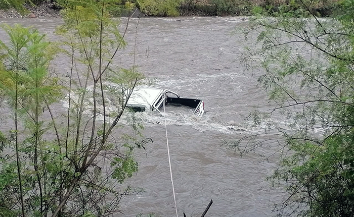 Camioneta-cae-río-Puchka-Uco