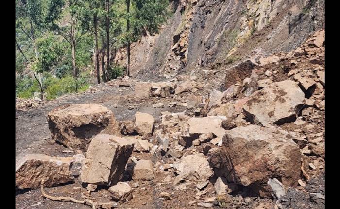 Deslizamientos y derrumbes bloquean vías en Pallasca y Huari tras intensas lluvias