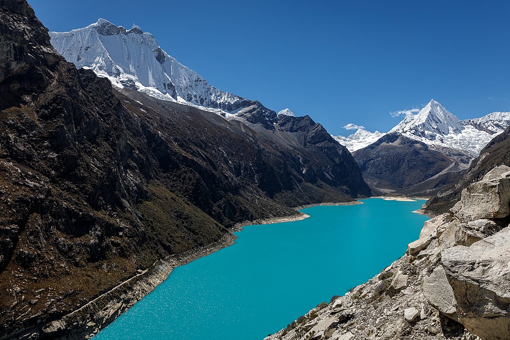 1024px-Laguna_Parón_01
