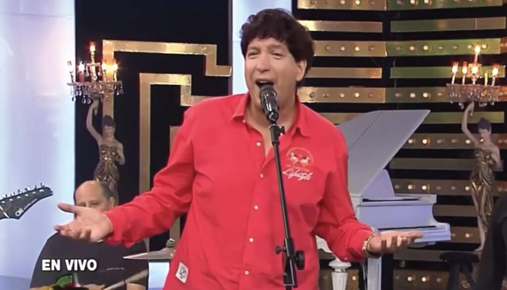 6.-ivan-noguera-cantando-en-programa-chibolin