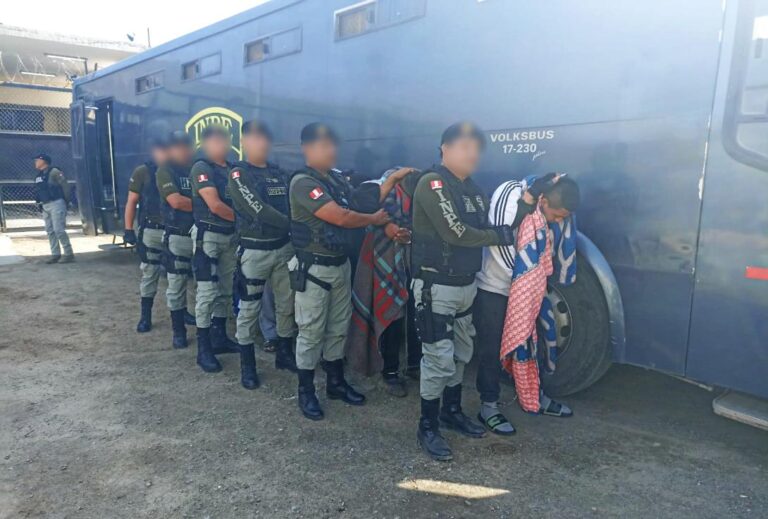 trasladan-a-17-reos-de-piura