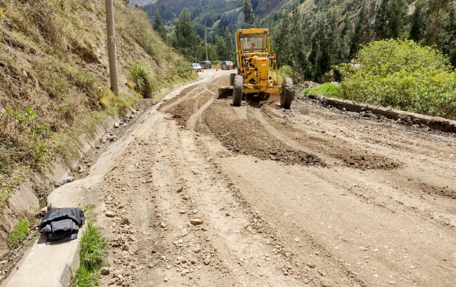 Ejecutan trabajos de emergencia en la vía Machac-Succha