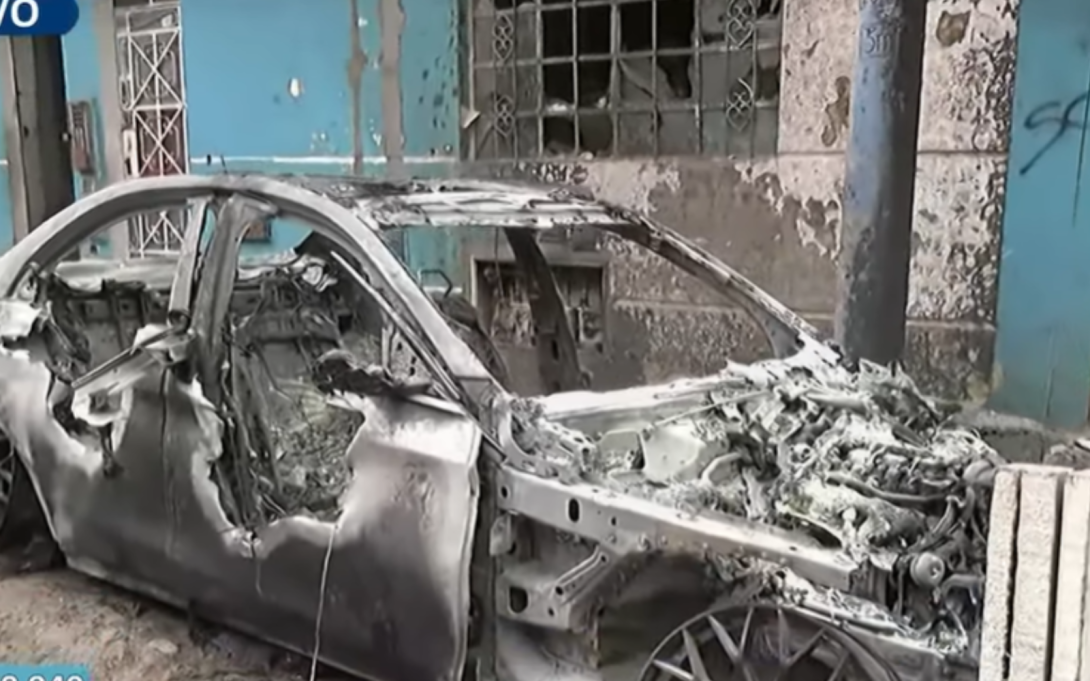 empresaria-estaciona-su-auto-para-ver-a-su-familia-y-vecino-le-prende-fuego