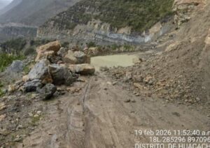 Lluvias dañan 600 metros de vía vecinal en Huacachi y restringen tránsito