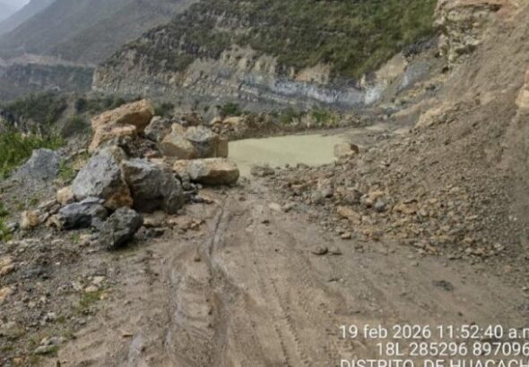 Lluvias dañan 600 metros de vía vecinal en Huacachi y restringen tránsito