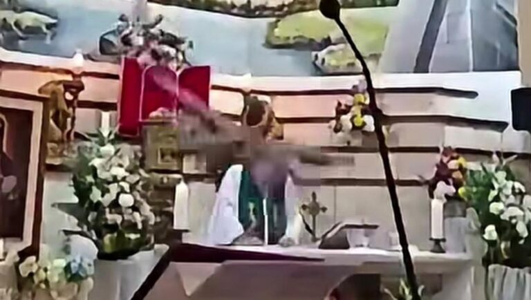cruz-cae-a-sacerdote