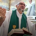padre-falleción-en-misa