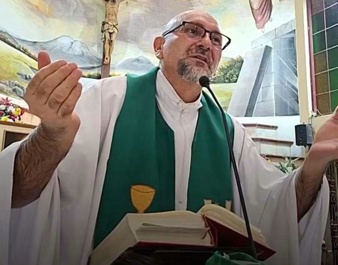 padre-falleción-en-misa